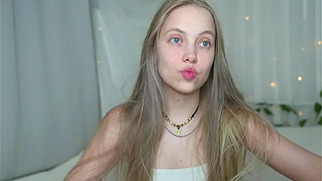 Snapshot of _Appr0ved_ chatting on 21, 3, 2025 Appr0ved online show from 21, 3, 2025