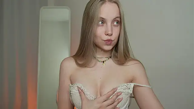 Snapshot of _Appr0ved_ chatting on 13, 2, 2025 Appr0ved online show from 13, 2, 2025
