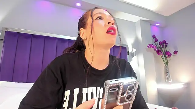 Snapshot of SaraRiley chatting on 8, 11, 2025 SaraRiley online show from 8, 11, 2025