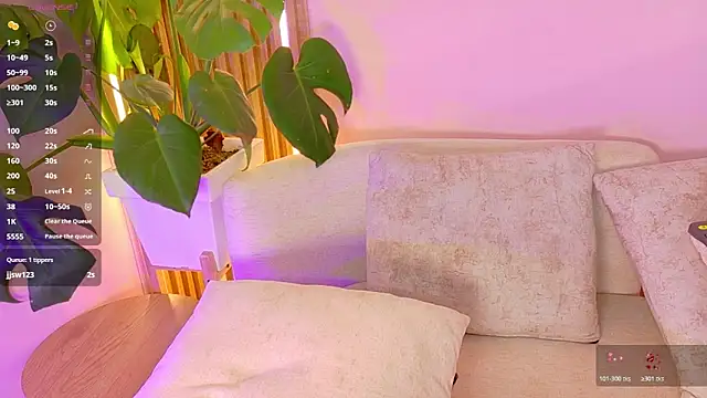 Snapshot of alison_collins chatting on 8, 11, 2025 alison collins online show from 8, 11, 2025