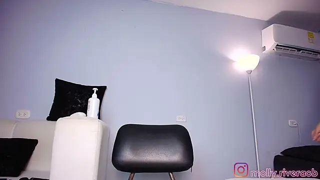 mollyrivera online show from 8, 10, 2025