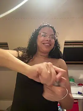 Snapshot of naomikandra chatting on 28, 11, 2025 naomikandra online show from 28, 11, 2025