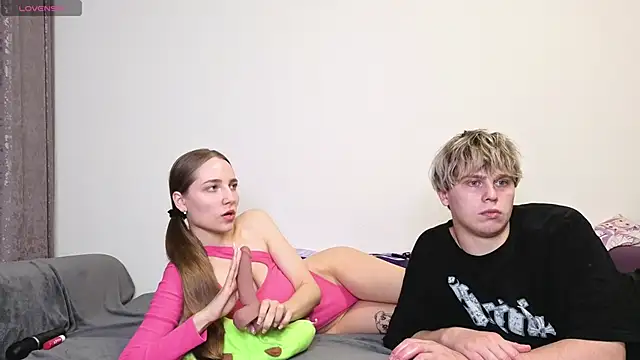 Emily and Ilumi online show from 24, 9, 2025