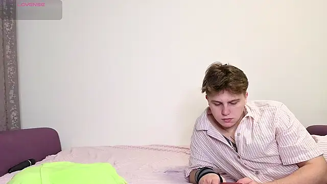 Snapshot of Emily_and_Ilumi chatting on 15, 11, 2025 Emily and Ilumi online show from 15, 11, 2025