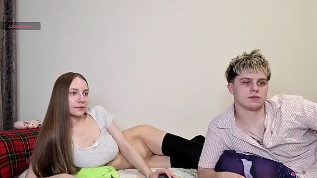 Emily and Ilumi online show from 21, 4, 2026