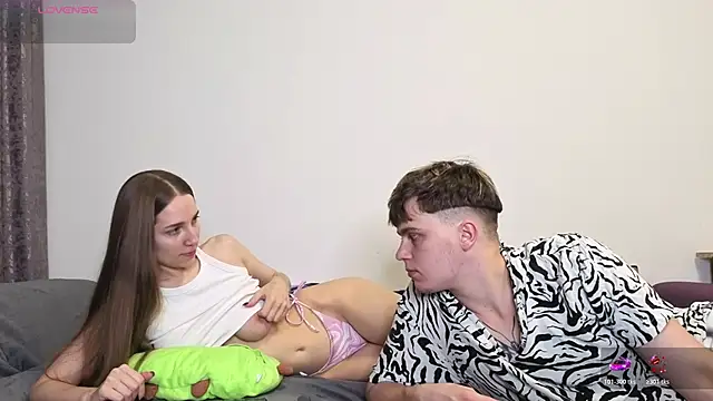 Snapshot of Emily_and_Ilumi chatting on 25, 10, 2025 Emily and Ilumi online show from 25, 10, 2025