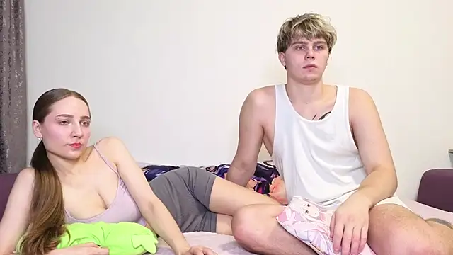 Snapshot of Emily_and_Ilumi chatting on 11, 10, 2025 Emily and Ilumi online show from 11, 10, 2025