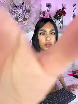 Snapshot of EmmaDuque chatting on 18, 5, 2026 EmmaDuque online show from 18, 5, 2026