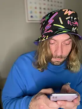 4kUsh2Fashion0 online show from 22, 1, 2025