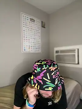 4kUsh2Fashion0 online show from 21, 1, 2025