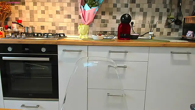 EveEvian online show from 4, 10, 2025