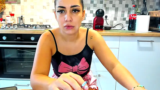 EveEvian online show from 7, 10, 2025