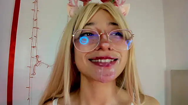 Cloe Leee online show from 28, 2, 2025