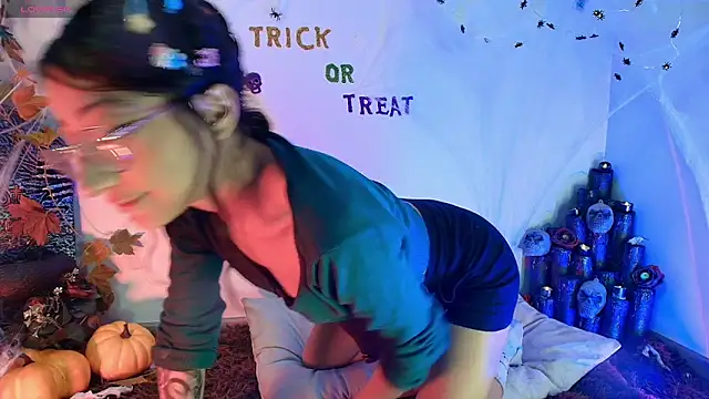 Cloe Leee online show from 21, 10, 2025