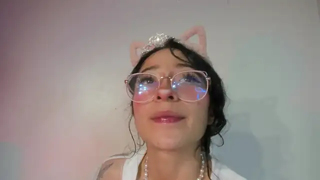 Cloe Leee online show from 8, 3, 2025