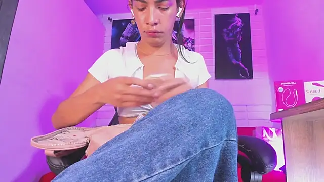 Alahia Rodriguez online show from 12, 11, 2025