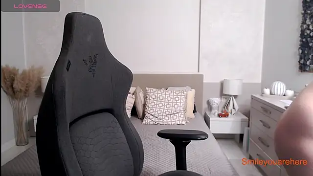 Smileyouarehere online show from 21, 10, 2025