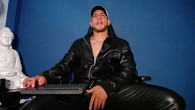 Snapshot of Maxxxpowerful chatting on 5, 11, 2025 Maxxxpowerful online show from 5, 11, 2025