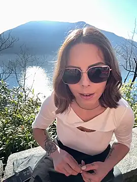 Mia Railey online show from 5, 2, 2026