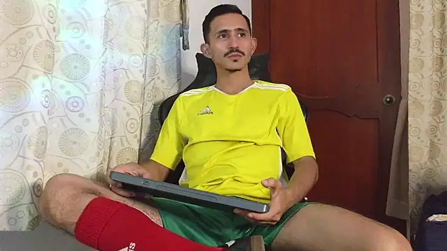 Snapshot of HomeAloneK chatting on 7, 4, 2026 HomeAloneK online show from 7, 4, 2026