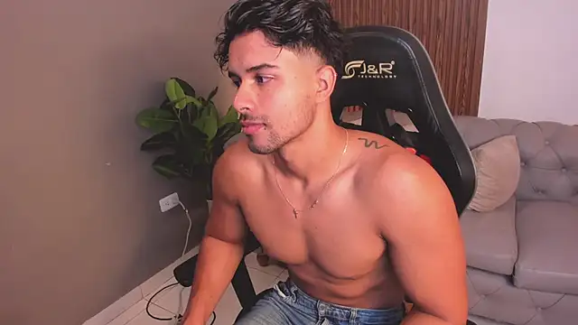 Snapshot of liam_collins21 chatting on 30, 4, 2026 liam collins21 online show from 30, 4, 2026