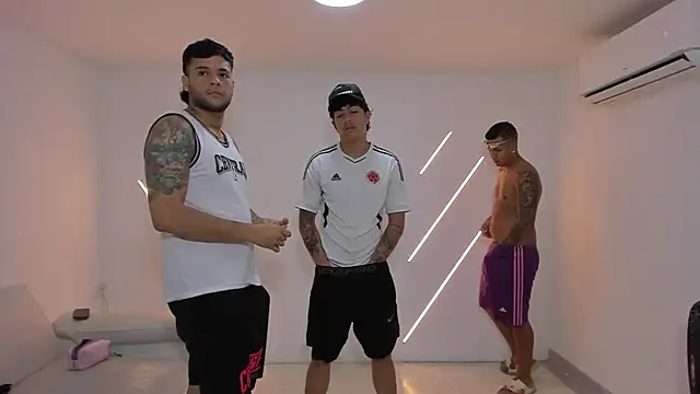 Snapshot of brutal_sex_room2 chatting on 18, 10, 2025 brutal sex room2 online show from 18, 10, 2025