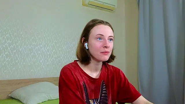 Snapshot of Cowell_Adelina chatting on 27, 4, 2026 Cowell Adelina online show from 27, 4, 2026
