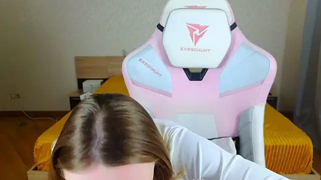 Cowell Adelina online show from 15, 12, 2025