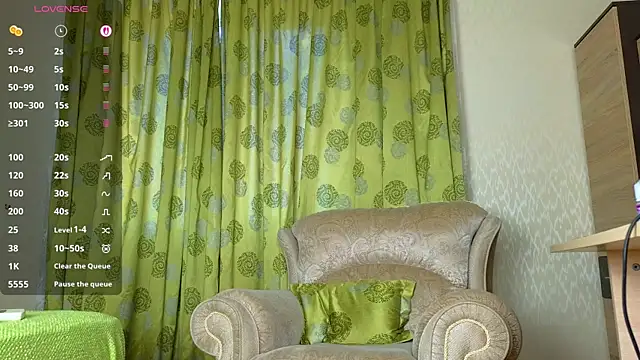 Snapshot of Cowell_Adelina chatting on 3, 6, 2026 Cowell Adelina online show from 3, 6, 2026