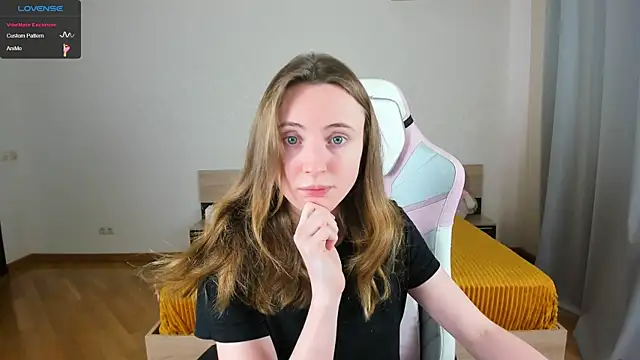 Snapshot of Cowell_Adelina chatting on 31, 10, 2025 Cowell Adelina online show from 31, 10, 2025