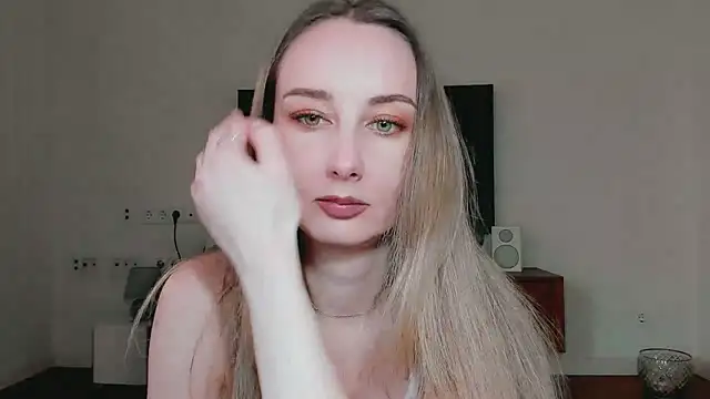 Maiami000 online show from 5, 3, 2026