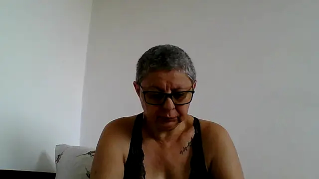 roseblak42 online show from 2, 7, 2026