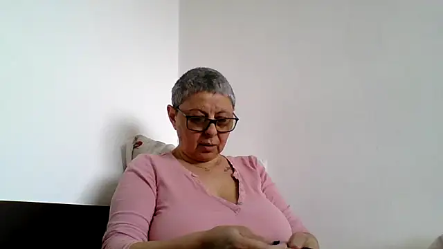 Snapshot of roseblak42 chatting on 24, 4, 2026 roseblak42 online show from 24, 4, 2026