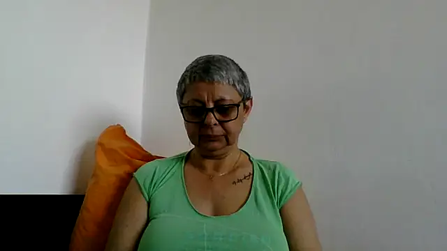 Snapshot of roseblak42 chatting on 18, 5, 2026 roseblak42 online show from 18, 5, 2026