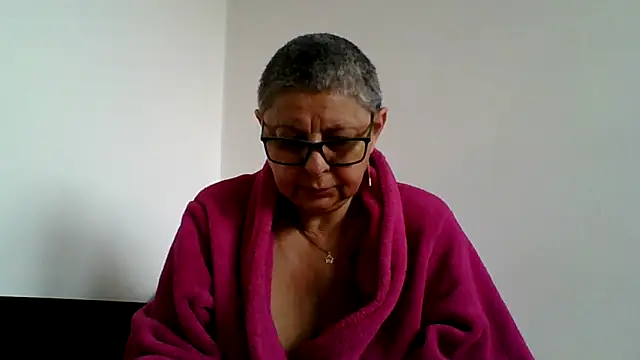 roseblak42 online show from 13, 4, 2026