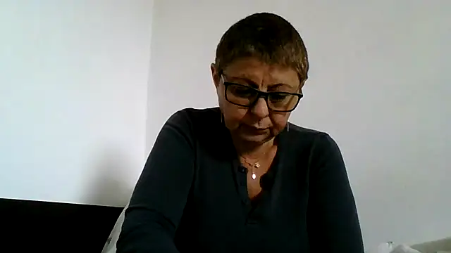 roseblak42 online show from 1, 10, 2025