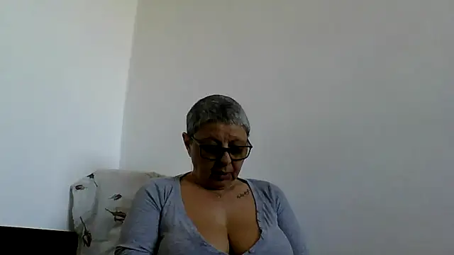 Snapshot of roseblak42 chatting on 26, 4, 2026 roseblak42 online show from 26, 4, 2026