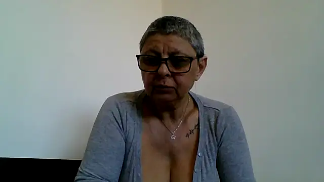 roseblak42 online show from 19, 4, 2026