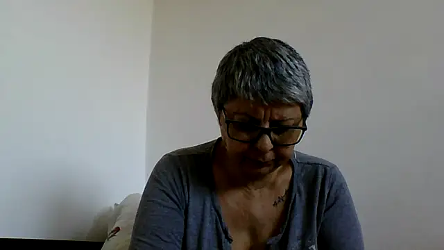 roseblak42 online show from 3, 2, 2026