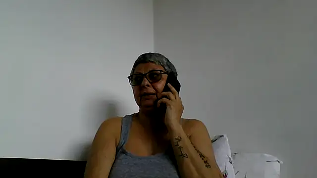 Snapshot of roseblak42 chatting on 24, 5, 2026 roseblak42 online show from 24, 5, 2026