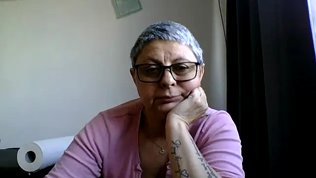 Snapshot of roseblak42 chatting on 10, 5, 2026 roseblak42 online show from 10, 5, 2026