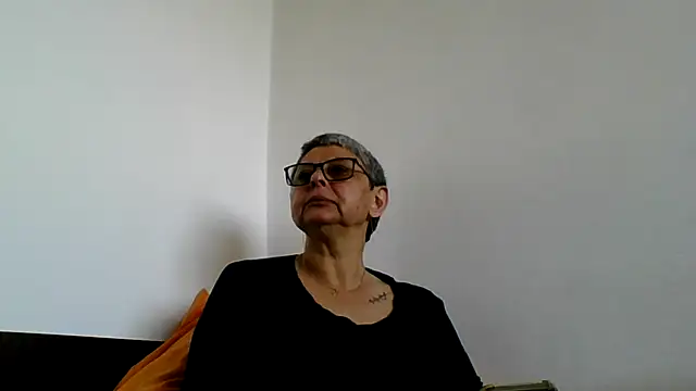 Snapshot of roseblak42 chatting on 19, 5, 2026 roseblak42 online show from 19, 5, 2026