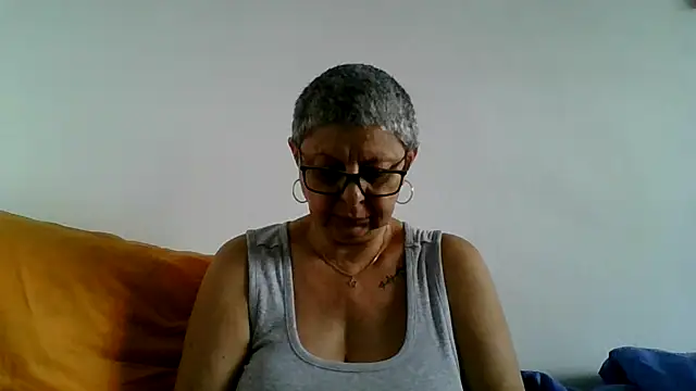 roseblak42 online show from 13, 7, 2026