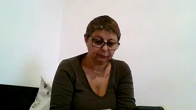 roseblak42 online show from 13, 10, 2025