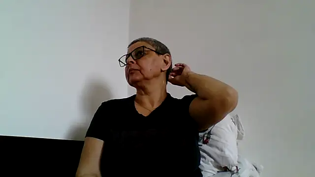 roseblak42 online show from 11, 4, 2026