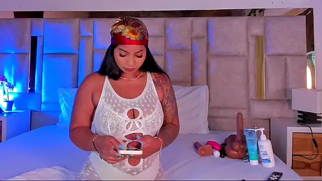 Miss Abigail  online show from 24, 11, 2025