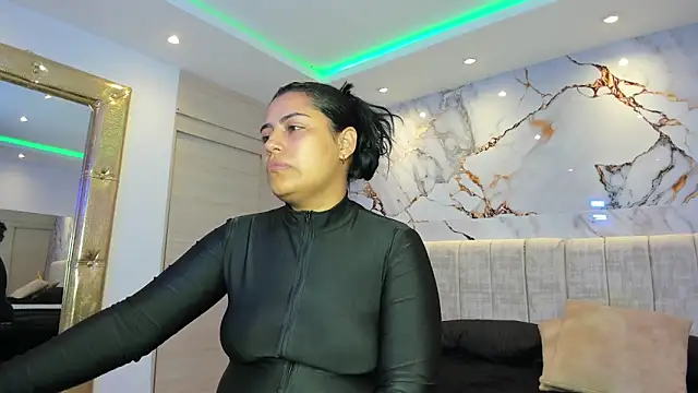 kiana cream online show from 10, 11, 2025