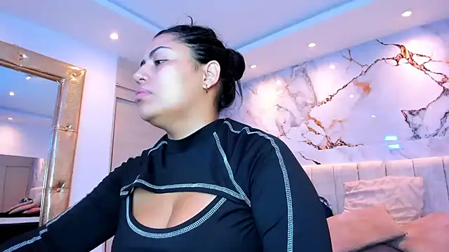 kiana cream online show from 10, 4, 2026