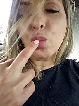  Abril-Office1 online show from 18, 2, 2025