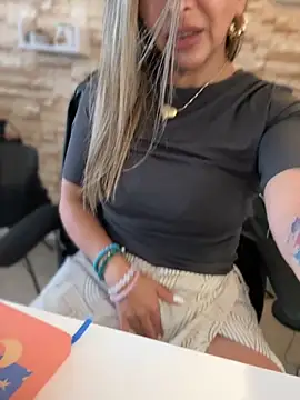  Abril-Office1 online show from 15, 10, 2025